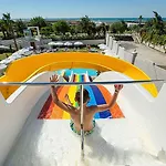 Sea Shell & Semesteranläggning (resort)